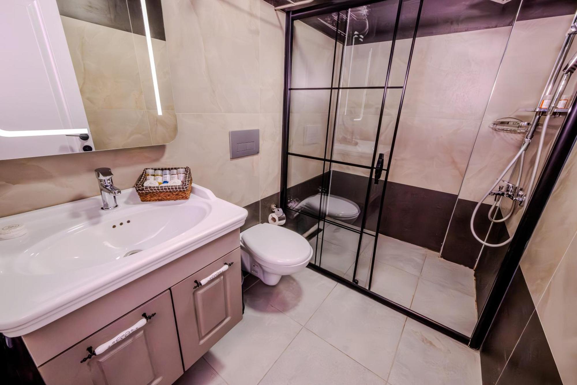 Rubby Hotel Kadikoey Istanboel Buitenkant foto